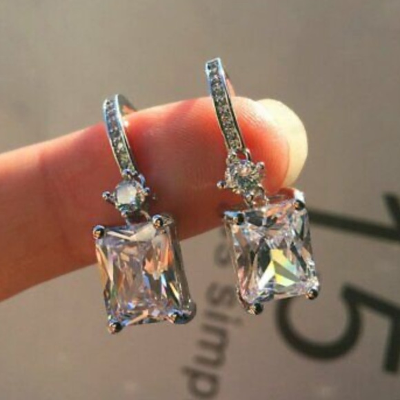 NEW Cushion Cut Cubic Zircon Earrings Crystal CZ - Picture 2 of 8